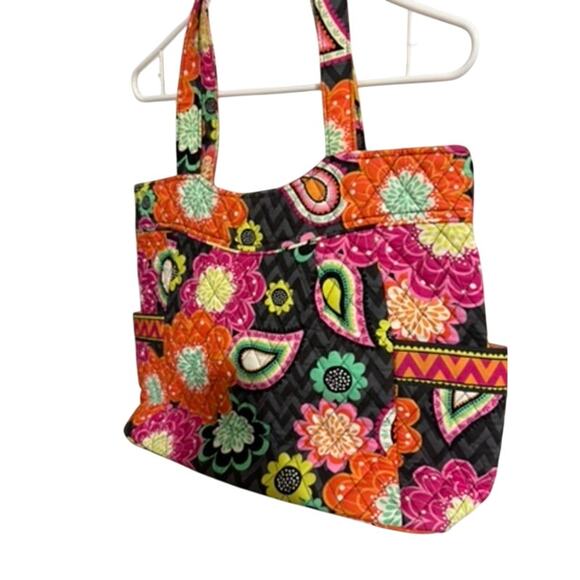 VERA BRADLEY TOGGLE TOTE IN ZIGGY ZINNIA PRINT - RETIRED PRINT - Picture 3 of 5